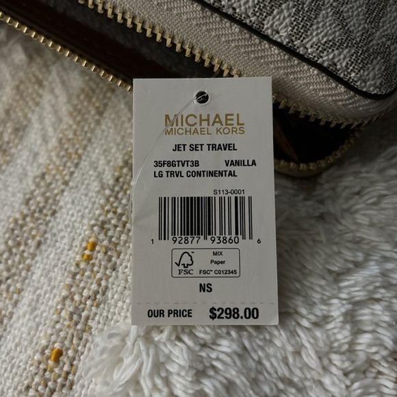 Michael Kors Large Continental Wristlet - Picture 5 of 5